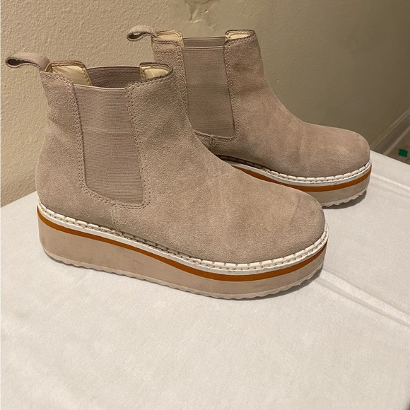 Matisse Tan Ankle Boots with Elastic Panels - Picture 1 of 7